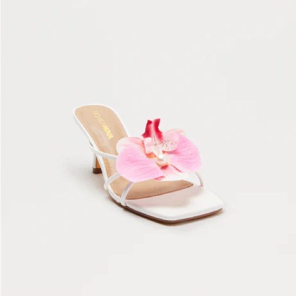 Fashion Nova Island Sun Orchid Mules - White